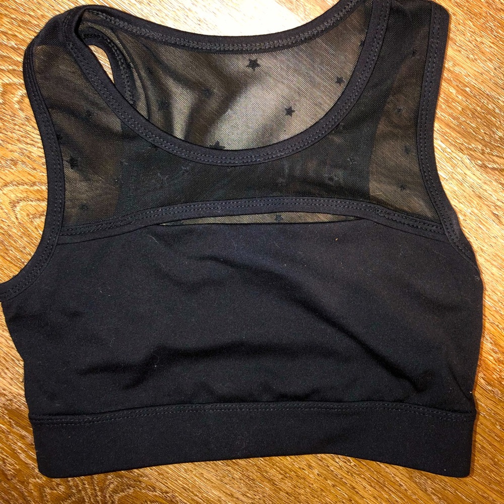 Black bra from the warmup by Jessica Simpson